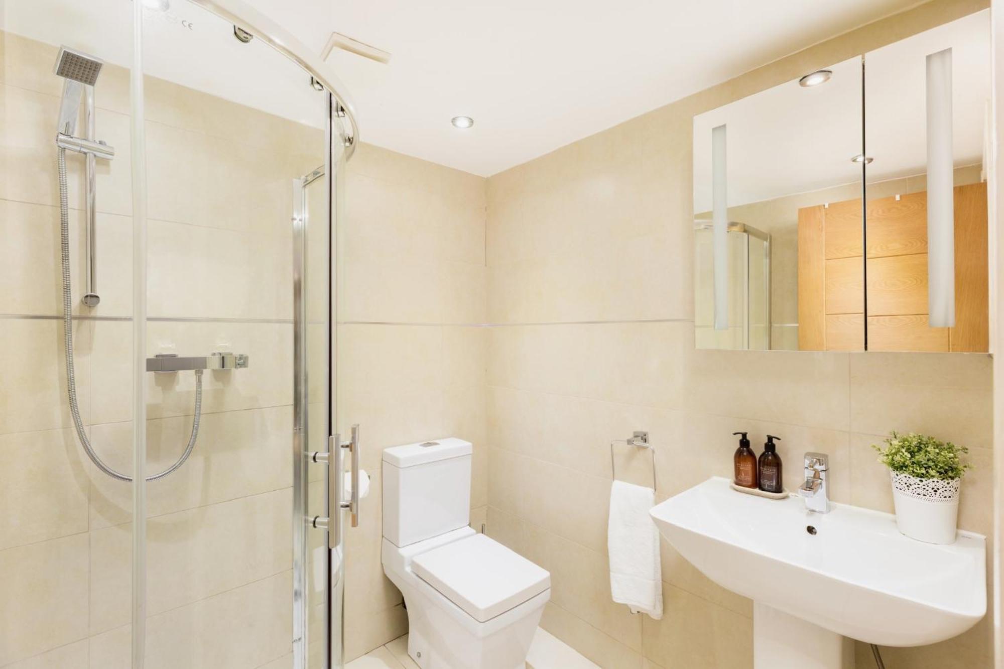 High End Luxury Townhouse In Jq, 4 Bedrooms, Flat Screen Tv In All Rooms, Free Parking, Near Birmingham City Centre Deposit Required Kültér fotó