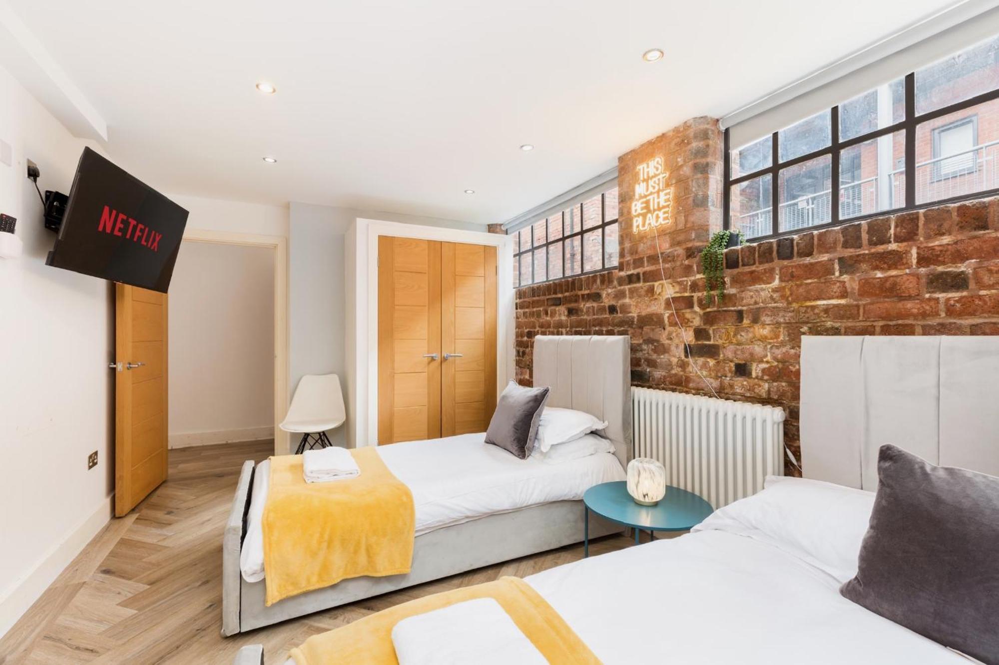 High End Luxury Townhouse In Jq, 4 Bedrooms, Flat Screen Tv In All Rooms, Free Parking, Near Birmingham City Centre Deposit Required Kültér fotó
