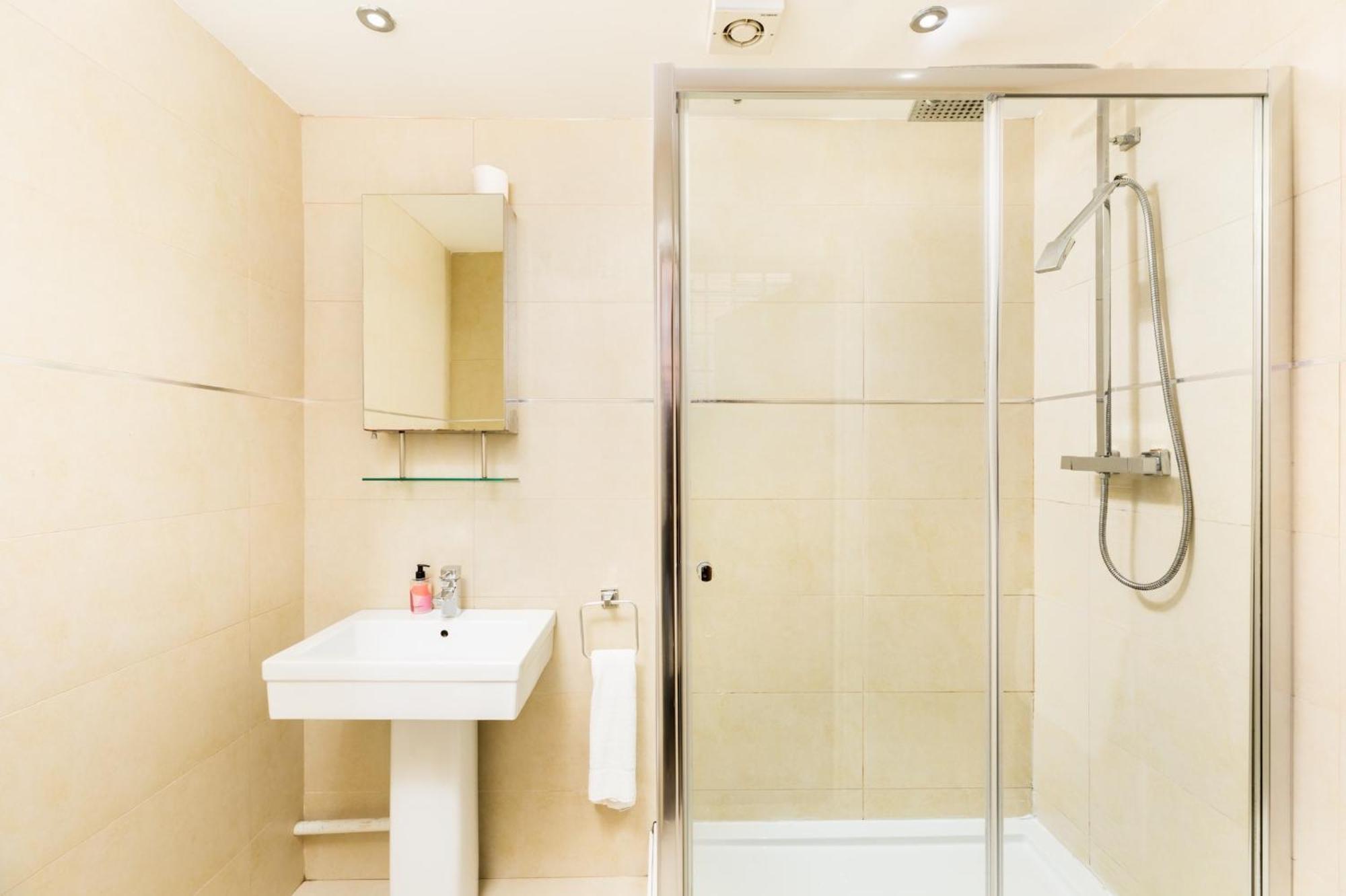 High End Luxury Townhouse In Jq, 4 Bedrooms, Flat Screen Tv In All Rooms, Free Parking, Near Birmingham City Centre Deposit Required Kültér fotó
