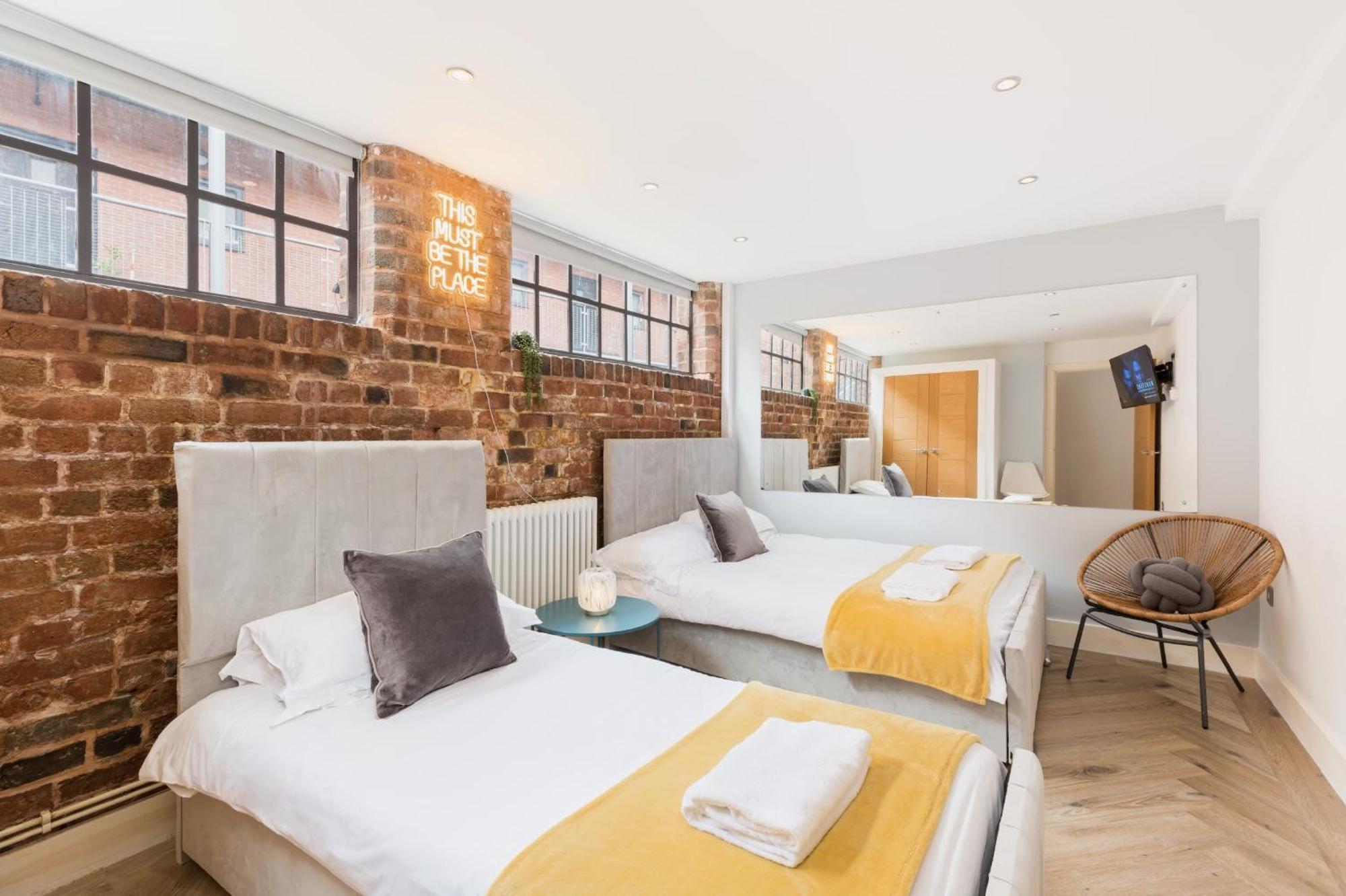 High End Luxury Townhouse In Jq, 4 Bedrooms, Flat Screen Tv In All Rooms, Free Parking, Near Birmingham City Centre Deposit Required Kültér fotó