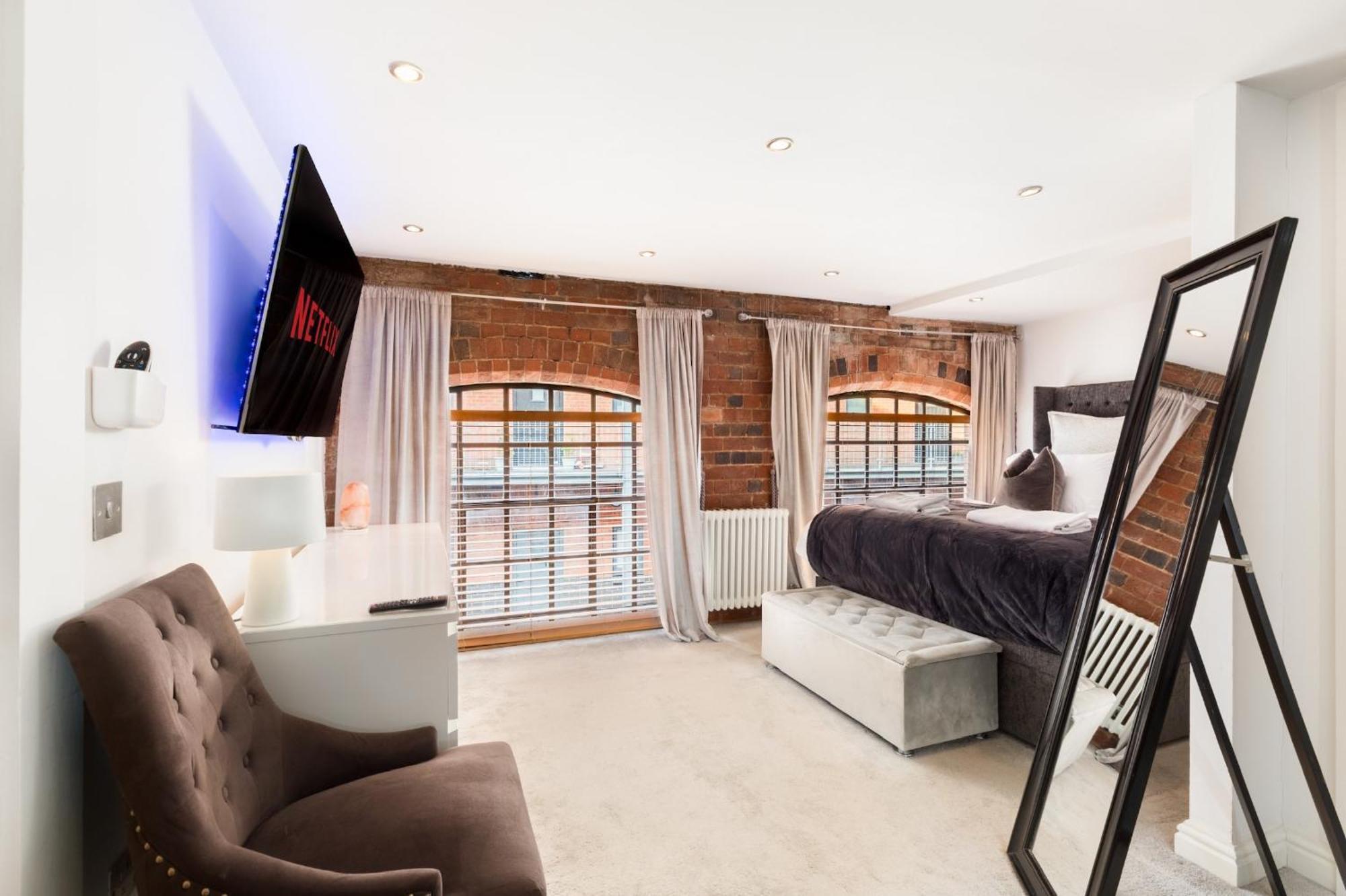 High End Luxury Townhouse In Jq, 4 Bedrooms, Flat Screen Tv In All Rooms, Free Parking, Near Birmingham City Centre Deposit Required Kültér fotó